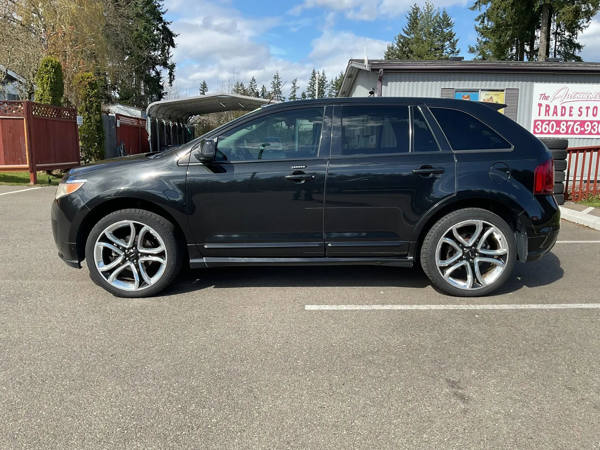 Used 2011 Ford Edge Sport w/ Driver Entry Pkg AWD/4WD image 2