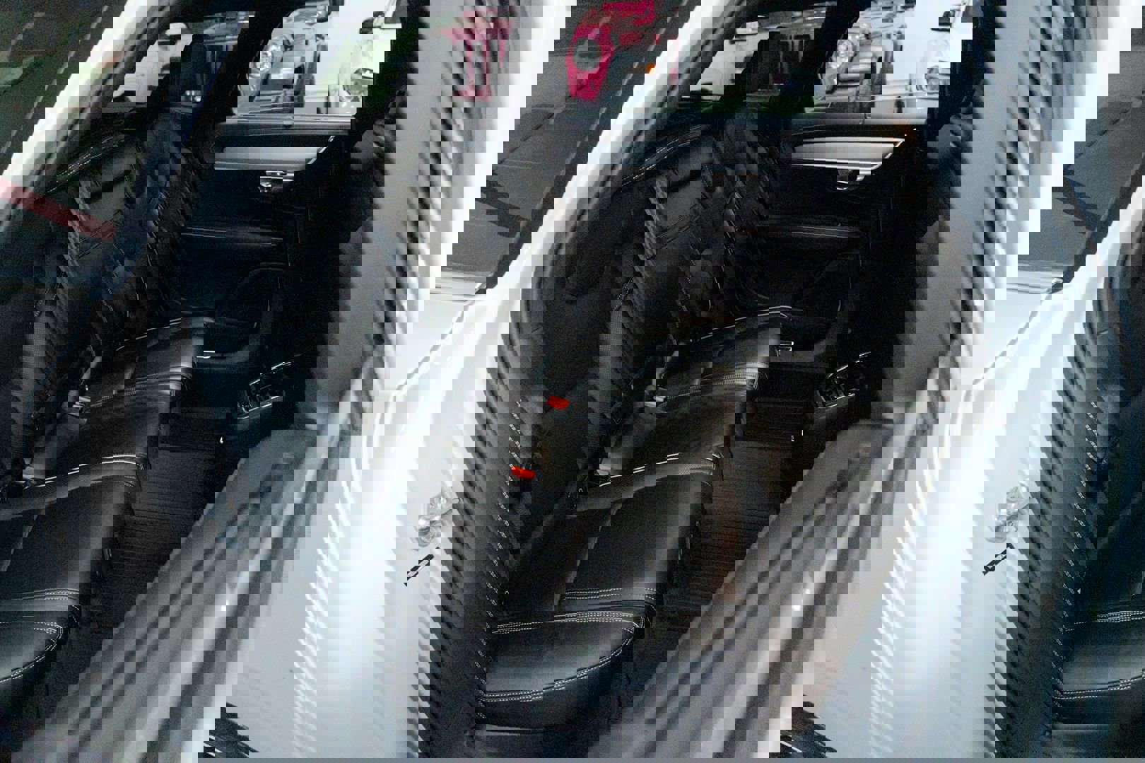 Used 2019 Volvo V90 T5 R-Design w/ Protection Package Premier image 32