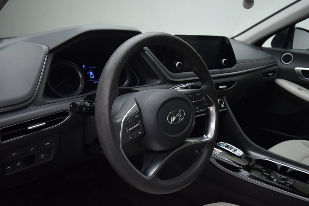 Used 2023 Hyundai Sonata SE w/ Cargo Package FWD image 16