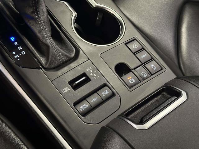 Used 2024 Toyota Highlander XLE image 31