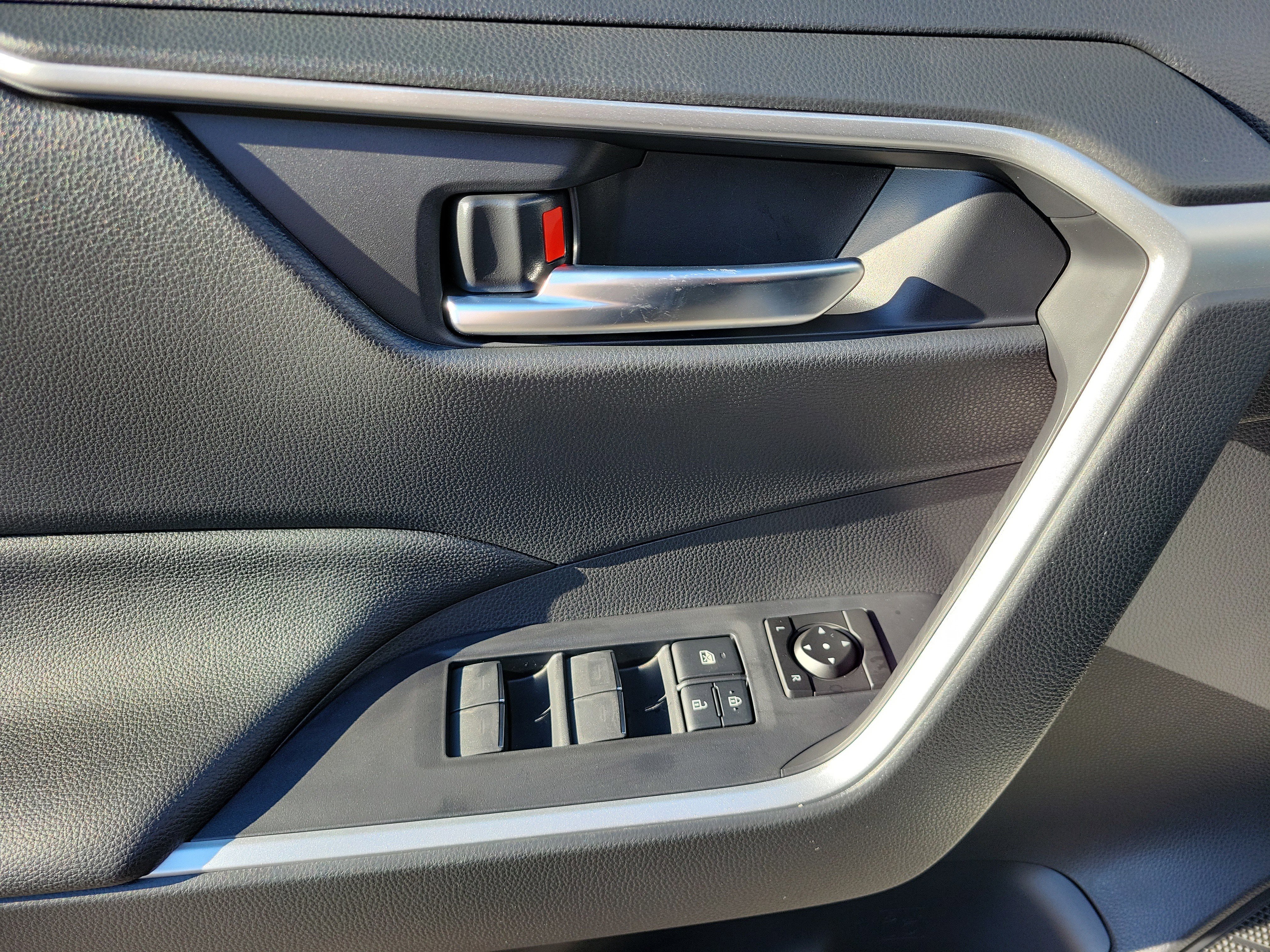 New 2025 Toyota RAV4 XLE w/ Convenience Package image 17