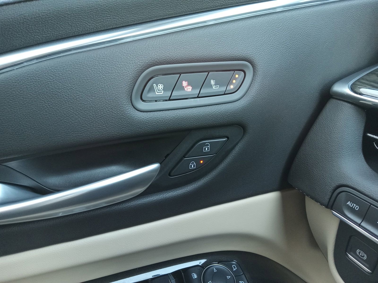 Used 2024 Cadillac Escalade ESV Premium Luxury AWD/4WD image 9