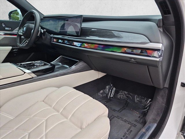 Used 2024 BMW 760i xDrive w/ Premium Package 2 AWD/4WD image 21