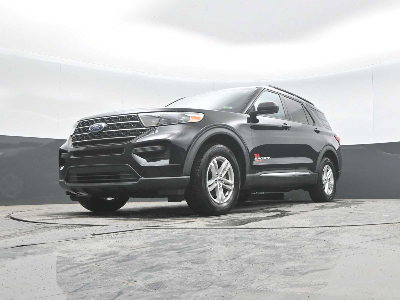 Used 2021 Ford Explorer XLT AWD/4WD image 26
