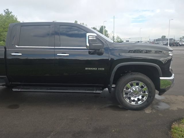 Used 2025 Chevrolet Silverado 2500 LTZ w/ LTZ Plus Package AWD/4WD image 4