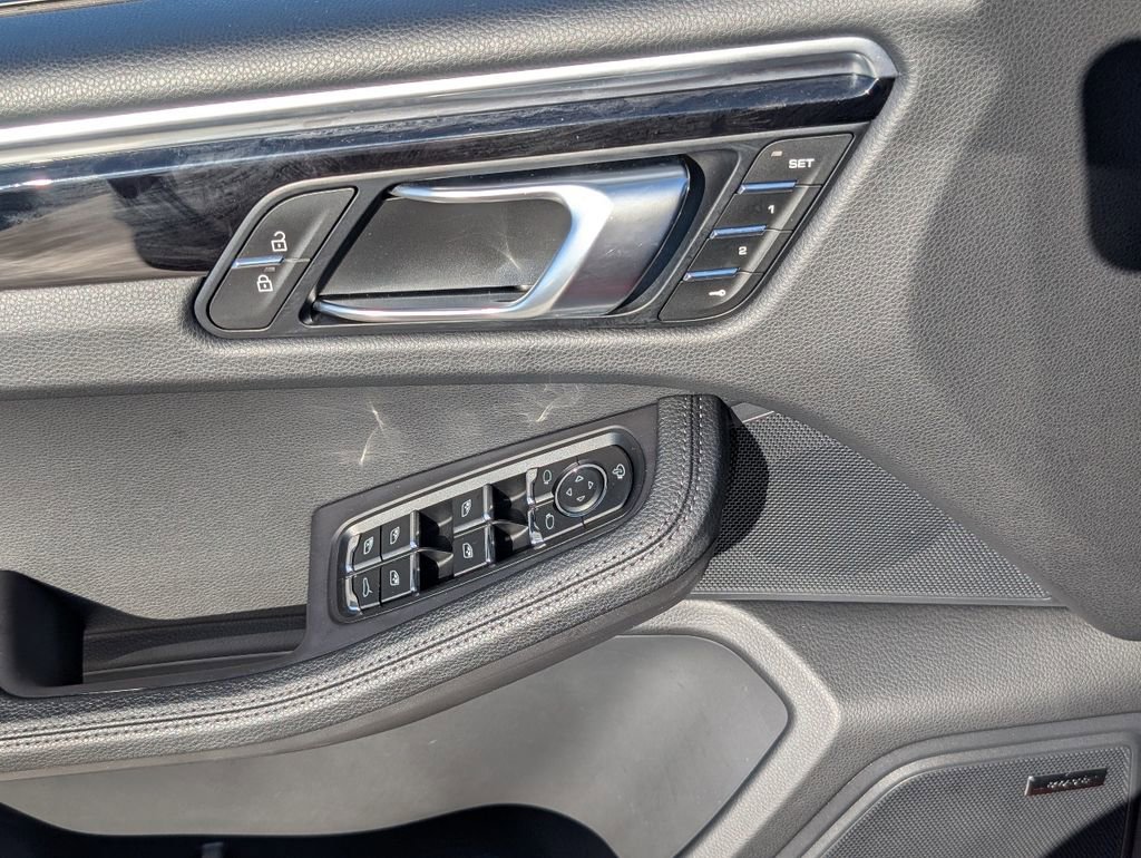 Certified 2024 Porsche Macan image 20