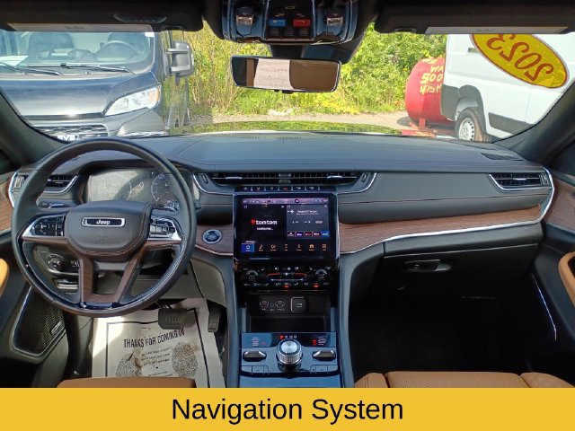 Used 2023 Jeep Grand Cherokee Summit w/ Adv Protech Group IV AWD/4WD image 9