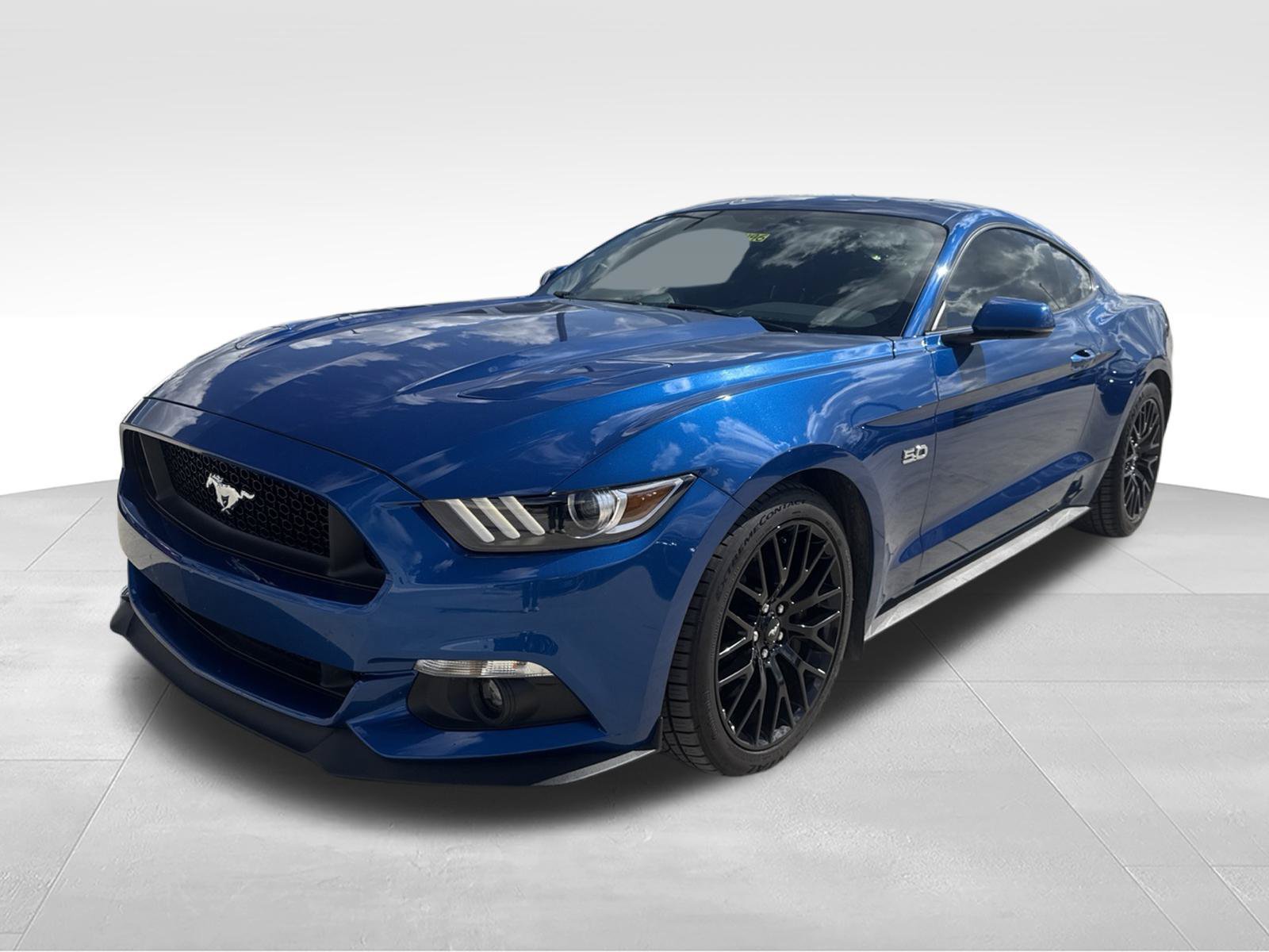 Used 2017 Ford Mustang GT Premium w/ GT Performance Package RWD image 1