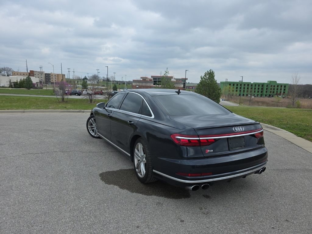 Used 2020 Audi S8 L image 7