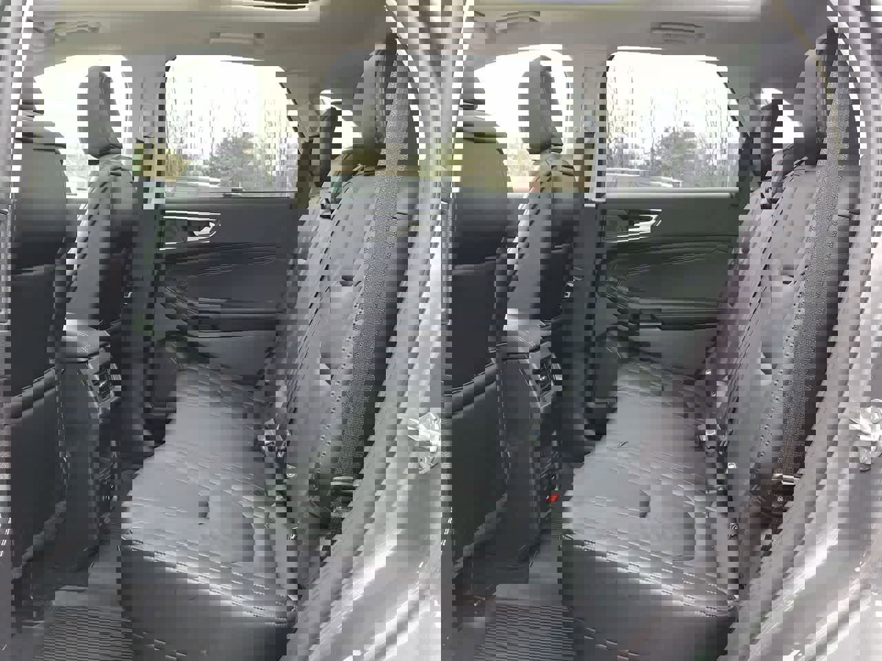 Used 2021 Ford Edge Titanium image 26