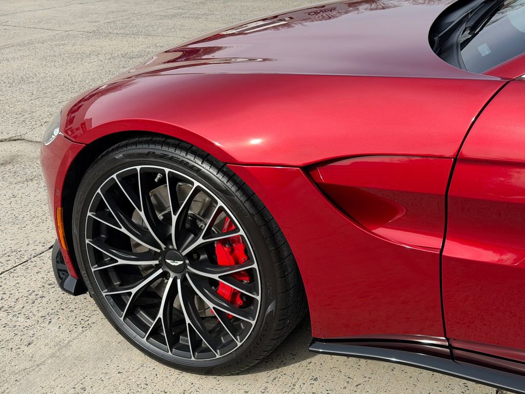 Used 2023 Aston Martin V8 Vantage Coupe image 9