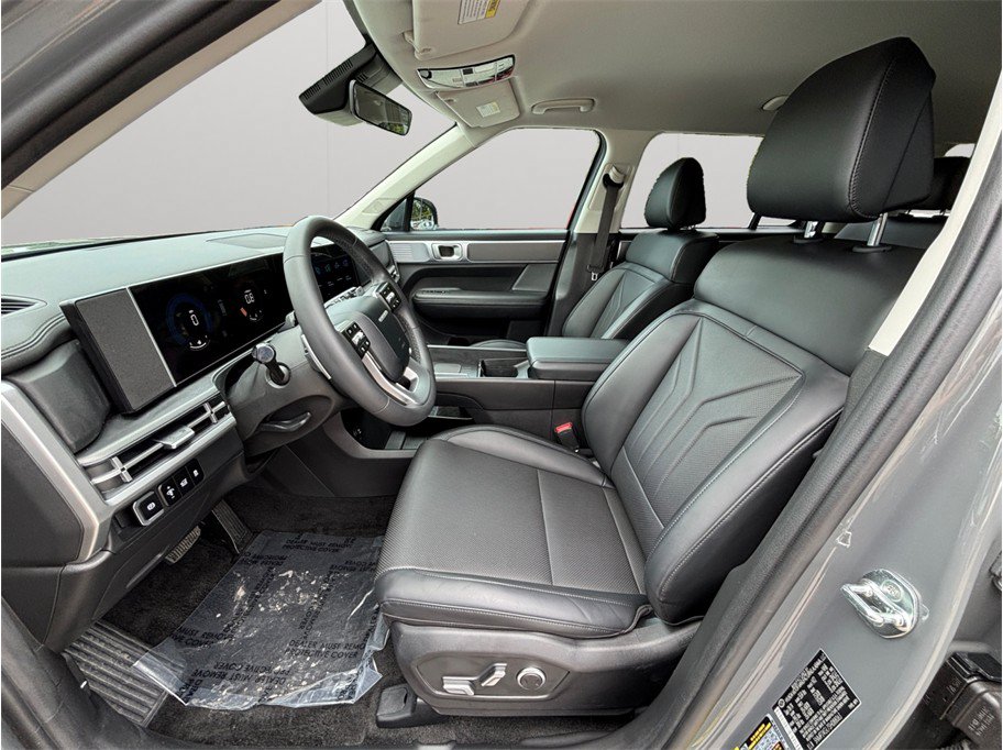 Used 2025 Hyundai Santa Fe SEL FWD image 2