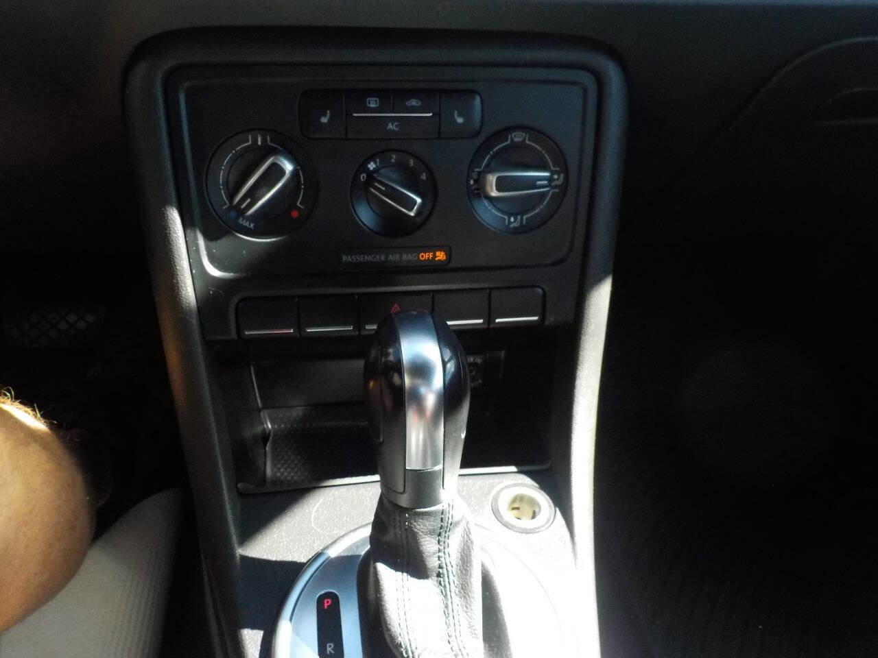 Used 2012 Volkswagen Beetle 2.5 image 15