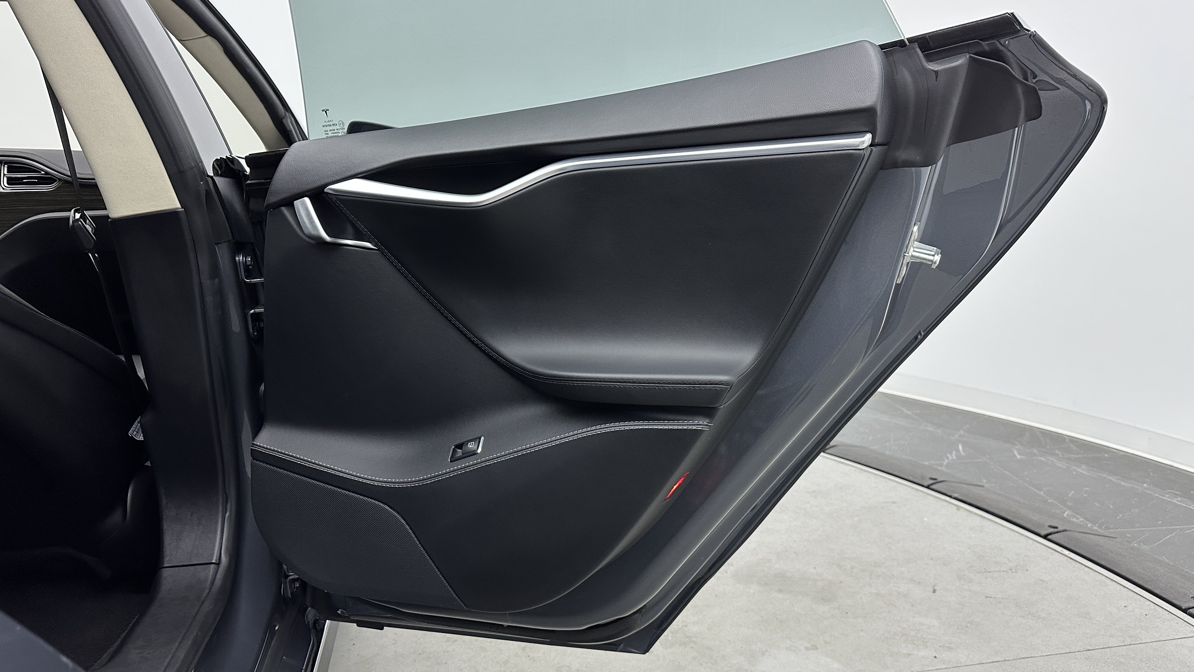 Used 2014 Tesla Model S 60 RWD image 34