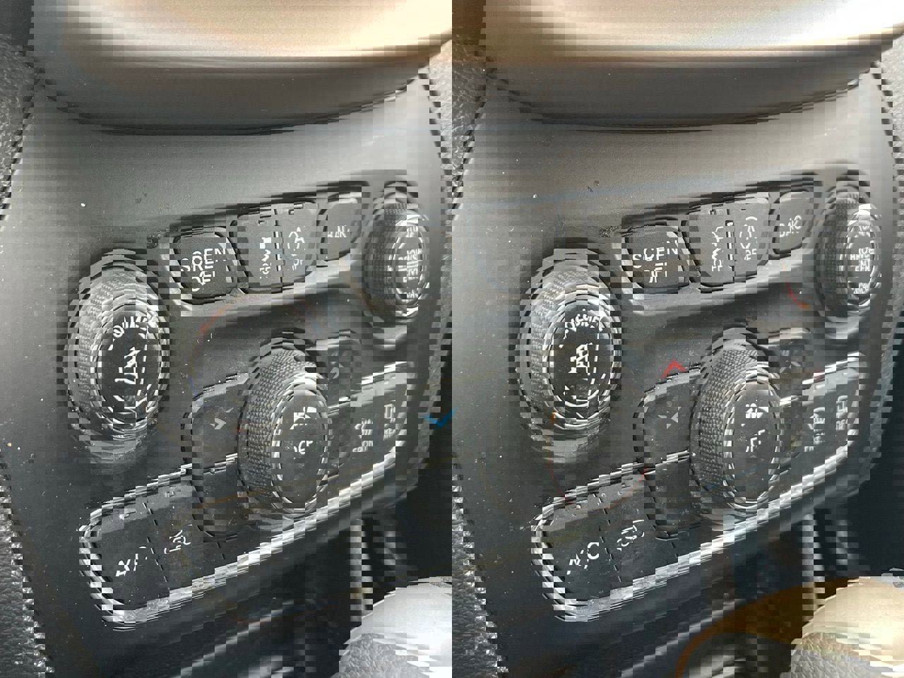 Used 2017 Jeep Cherokee Latitude w/ Safety/Convenience Group image 9