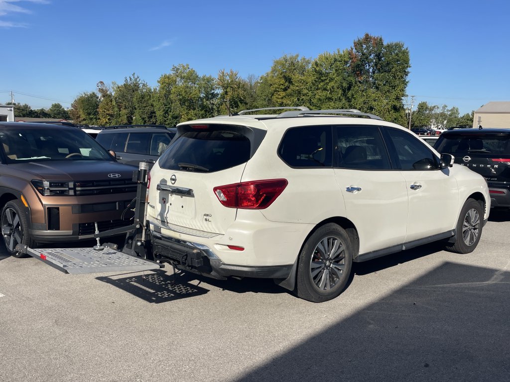 Used 2017 Nissan Pathfinder SL w/ SL Tech Package AWD/4WD image 7
