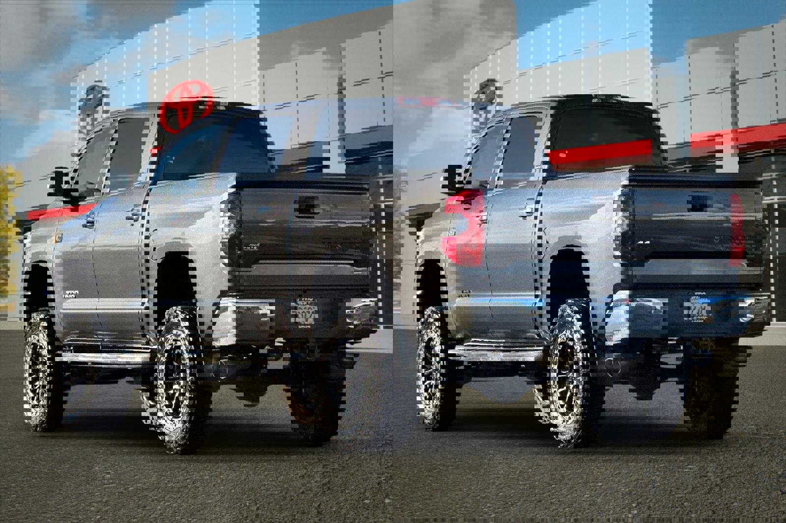 Used 2016 Toyota Tundra SR5 w/ SR5 Upgrade Package image 5