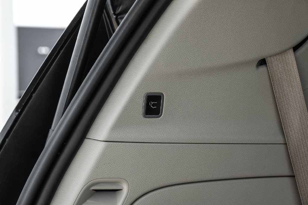Used 2024 Chrysler Pacifica Touring-L FWD image 68