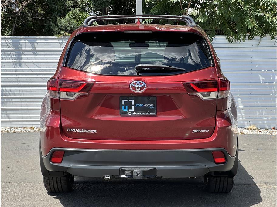 Used 2019 Toyota Highlander SE AWD/4WD image 11