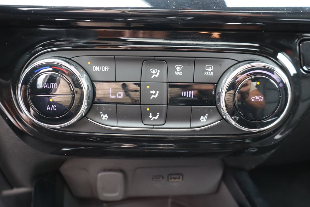 Used 2024 Chevrolet Trax RS w/ Sunroof Package FWD image 19