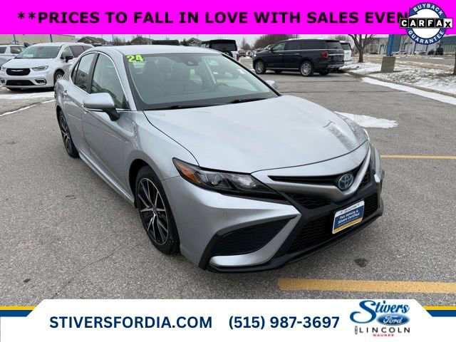Used 2024 Toyota Camry SE image 1