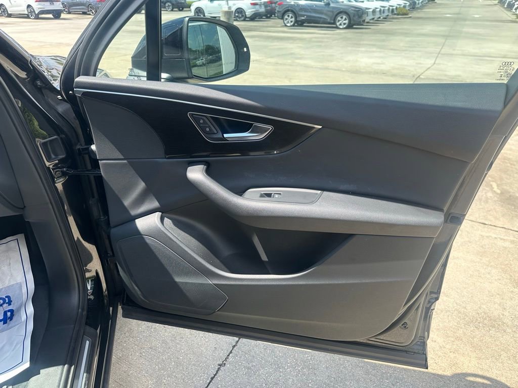 Used 2025 Audi Q7 3.0T Premium w/ Convenience Package image 28