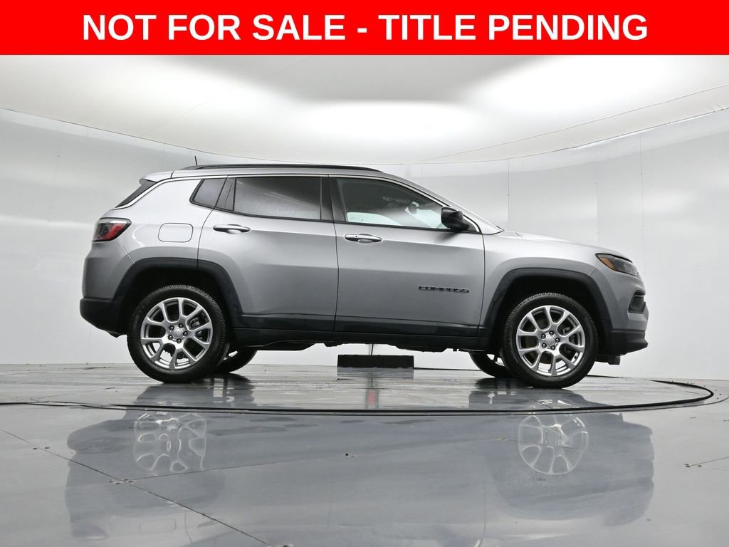 Used 2023 Jeep Compass Latitude image 41