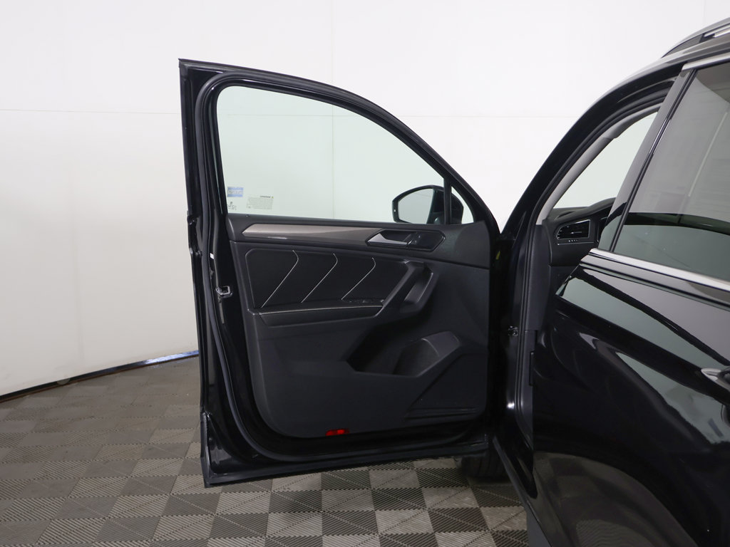 Used 2023 Volkswagen Tiguan SE AWD/4WD image 17