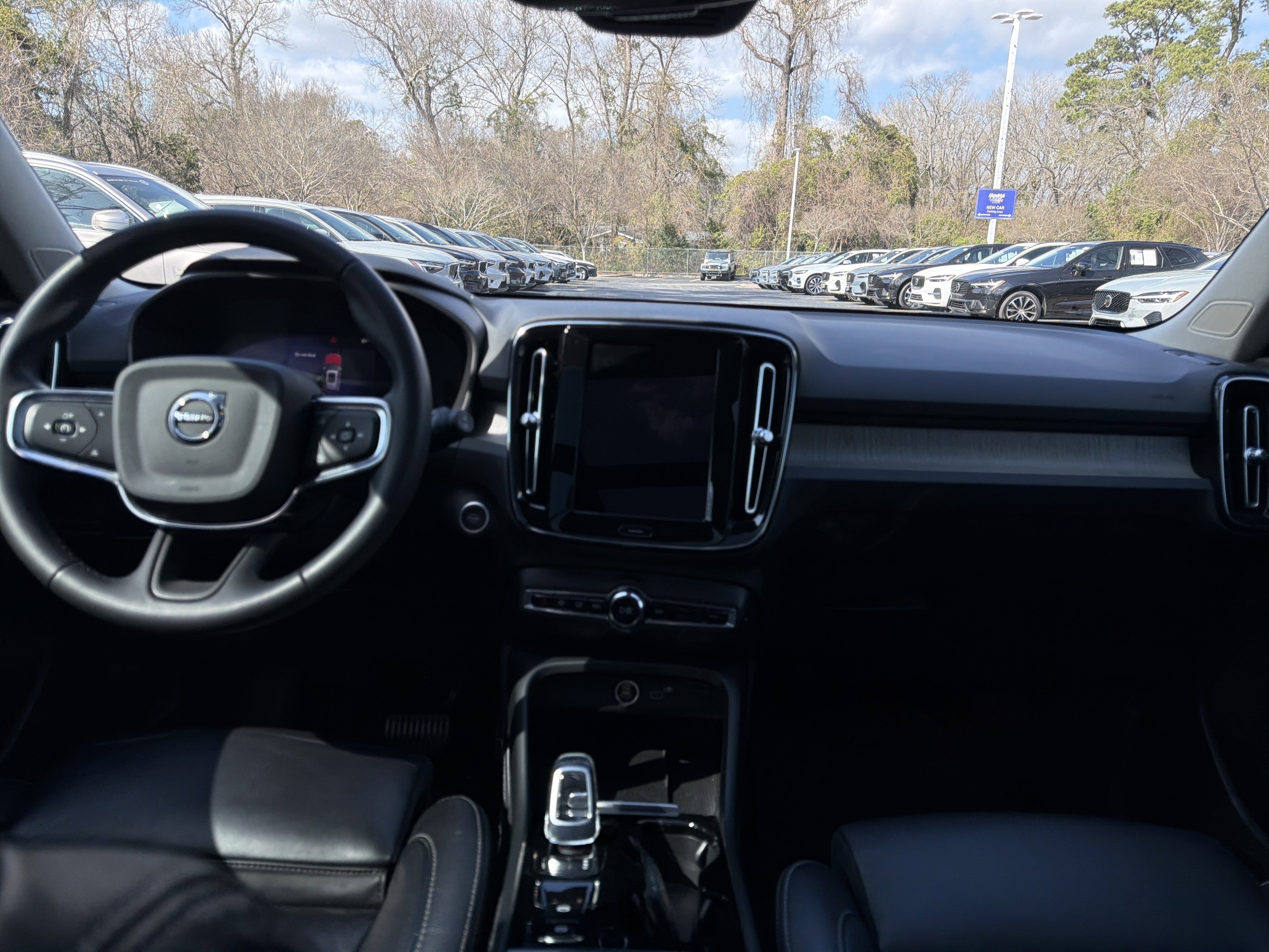 Certified 2023 Volvo XC40 B4 Plus w/ Driver Assist Package image 30