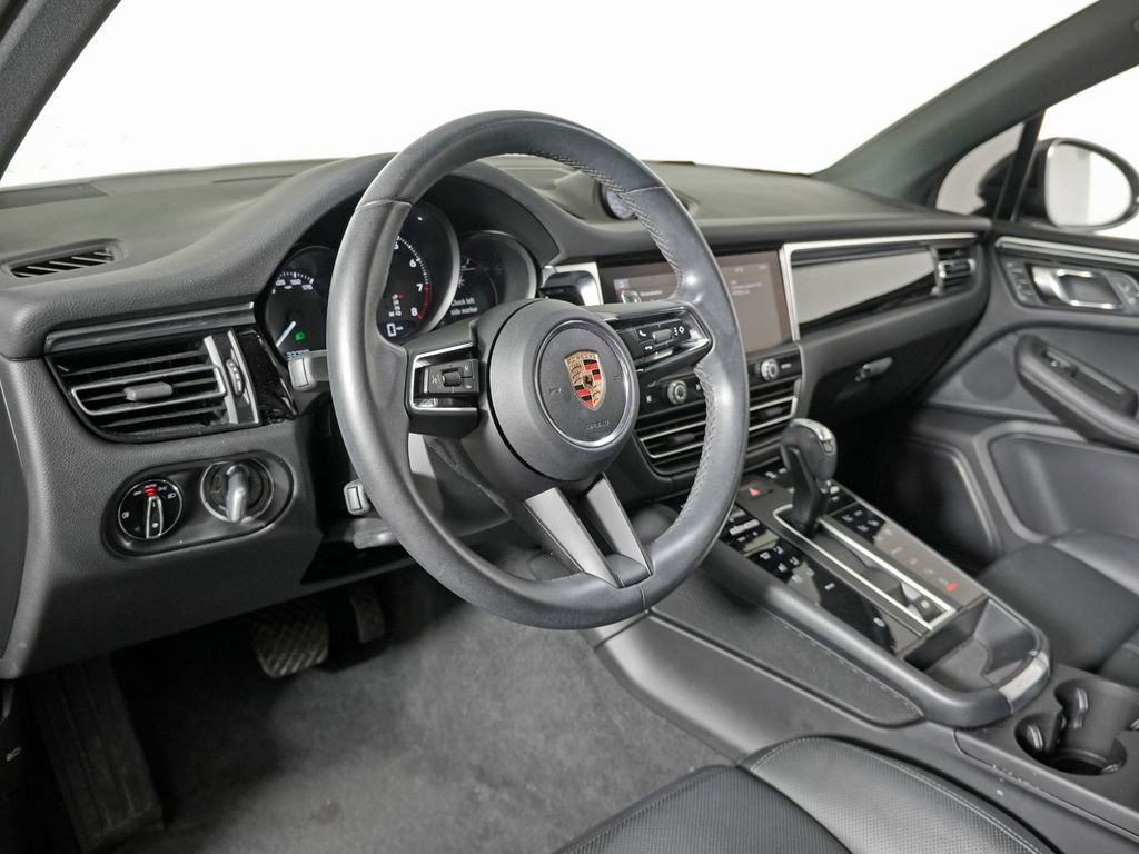 Certified 2023 Porsche Macan Turbo AWD/4WD image 4
