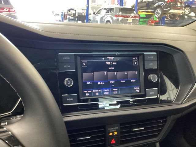 Certified 2021 Volkswagen Jetta SE FWD image 10