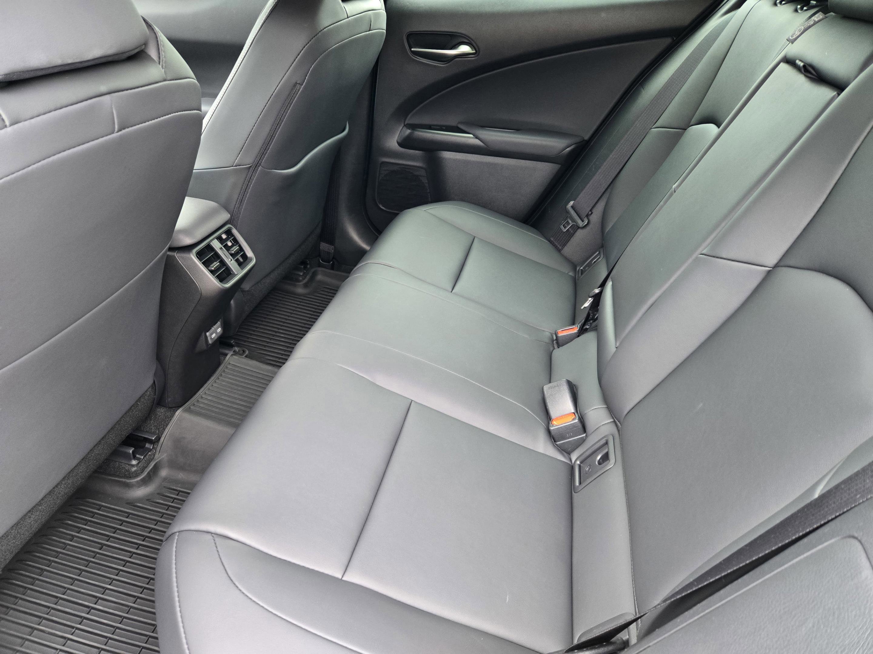 Used 2025 Lexus UX 300h FWD w/ Accessory Package (Z1) image 31