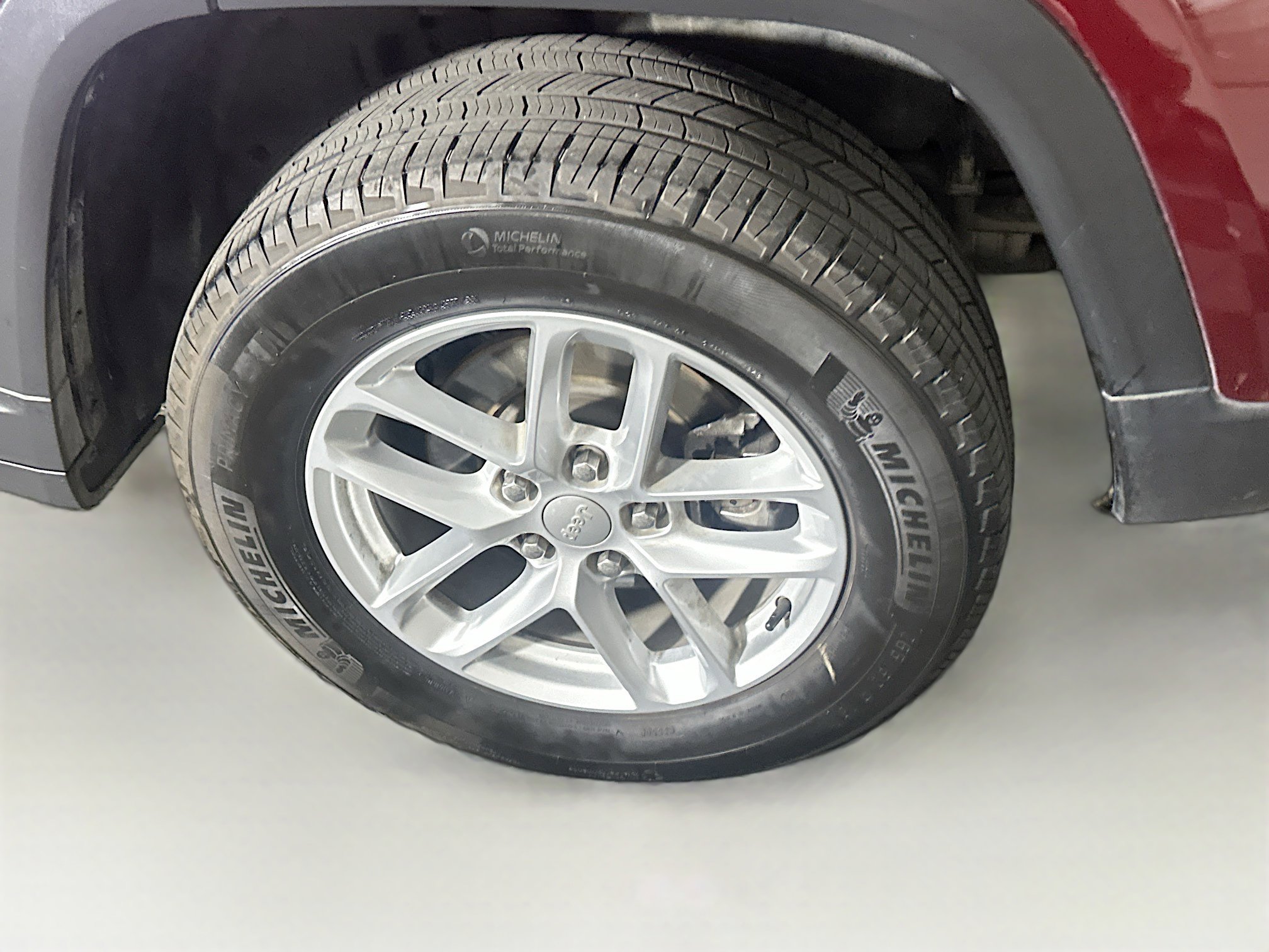 Used 2024 Jeep Grand Cherokee Laredo X image 11