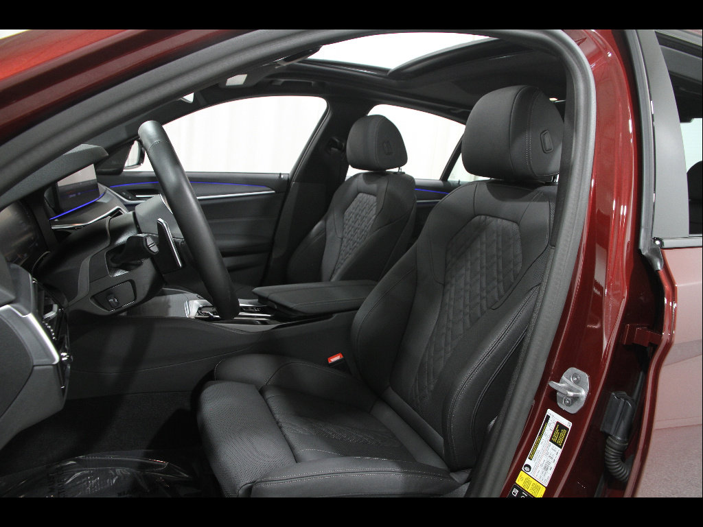 Certified 2023 BMW 540i xDrive w/ M Sport Package image 5