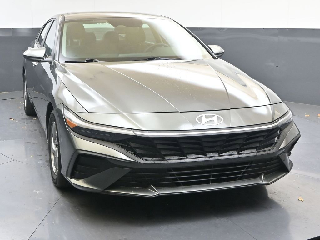 Used 2025 Hyundai Elantra SE image 8