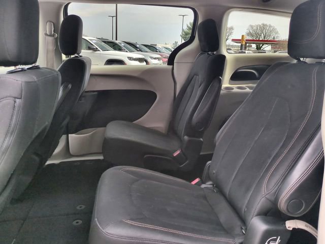 Used 2018 Chrysler Pacifica Touring w/ Security Group image 14