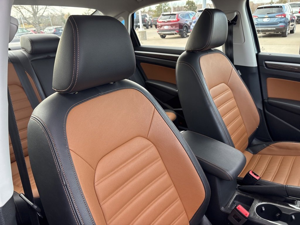 Used 2018 Volkswagen Passat 2.0T SEL Premium image 25