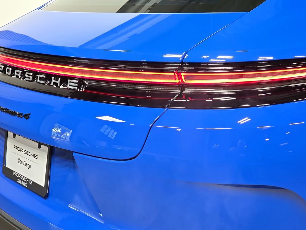 Used 2025 Porsche Panamera 4 E-Hybrid image 30