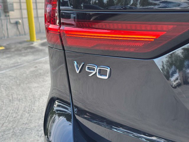Certified 2025 Volvo V90 B6 Cross Country Ultra AWD/4WD image 37