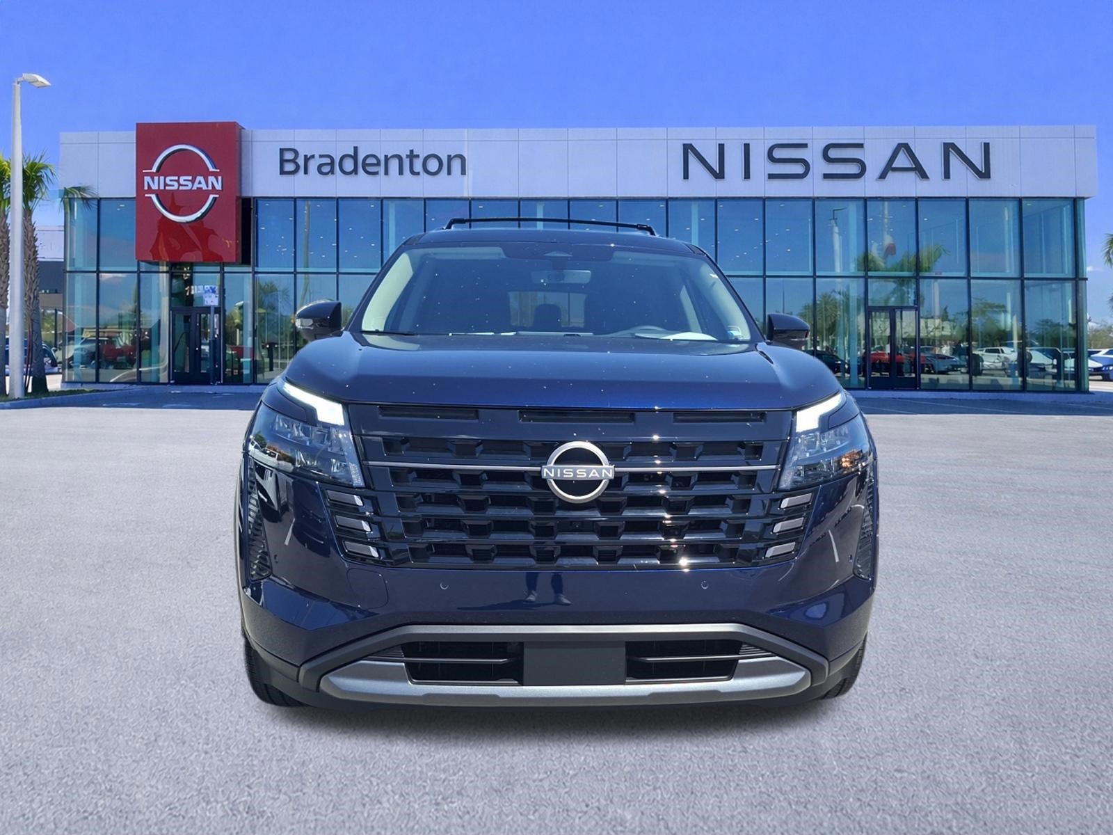 New 2026 Nissan Pathfinder Platinum image 2