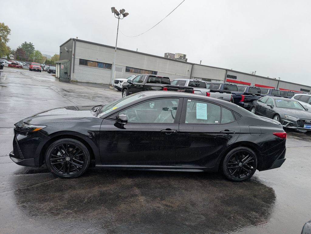 Used 2025 Toyota Camry SE w/ Convenience Package FWD image 2
