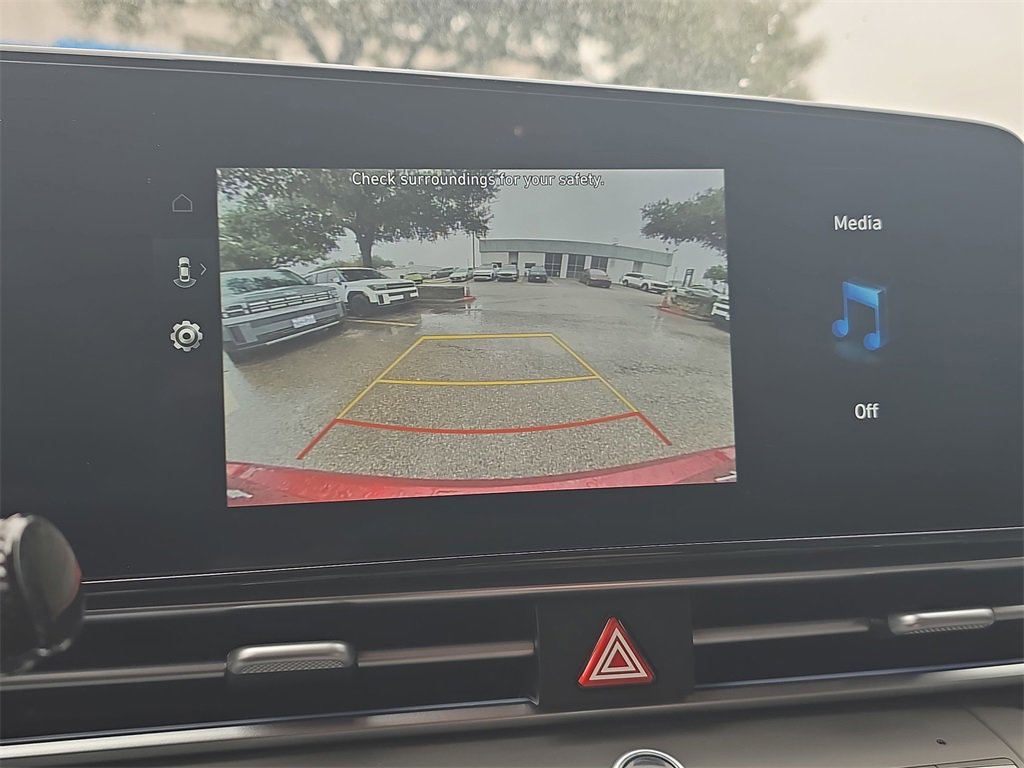 Used 2025 Hyundai Elantra SEL image 22