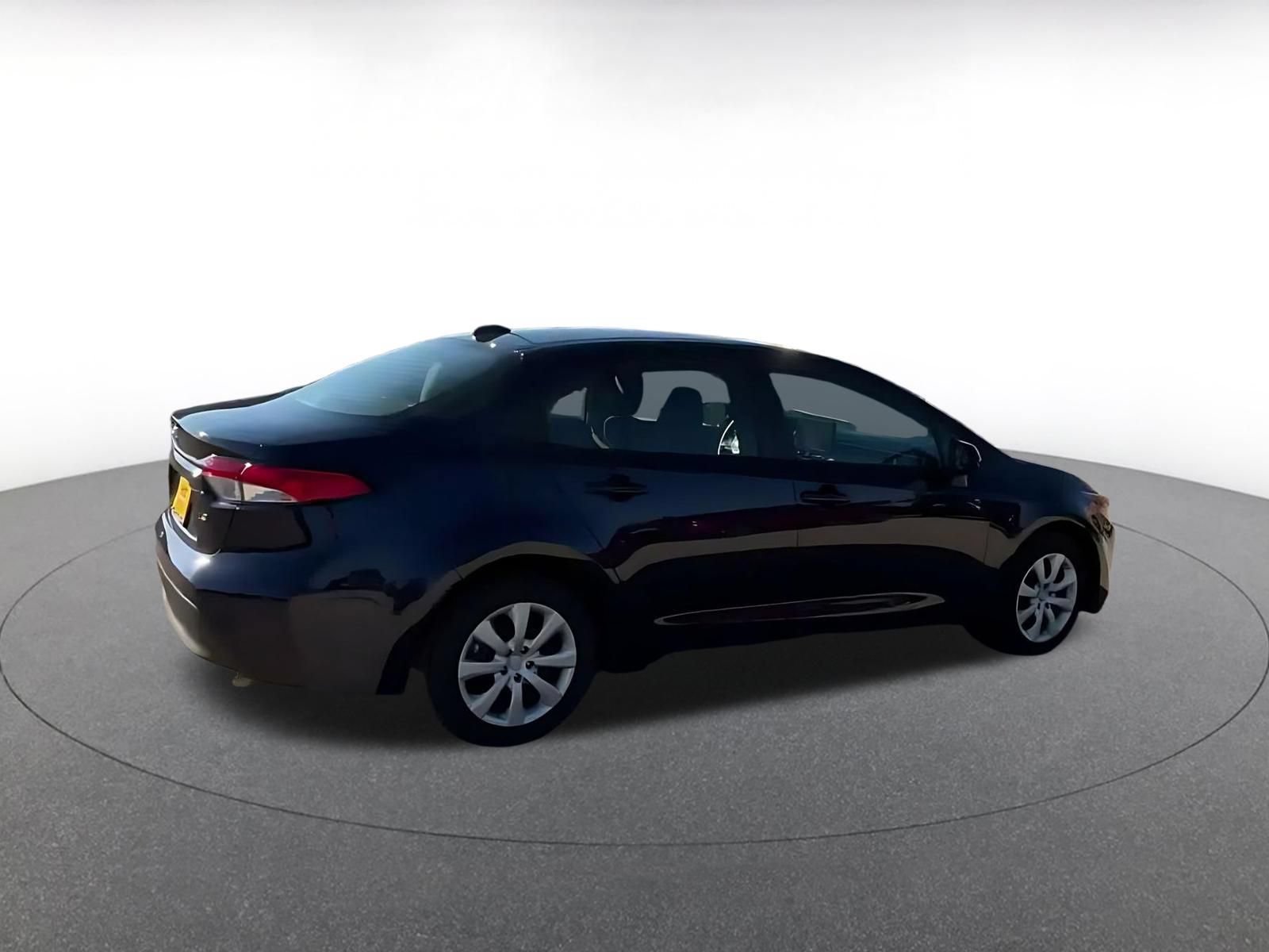 Used 2025 Toyota Corolla LE FWD image 14