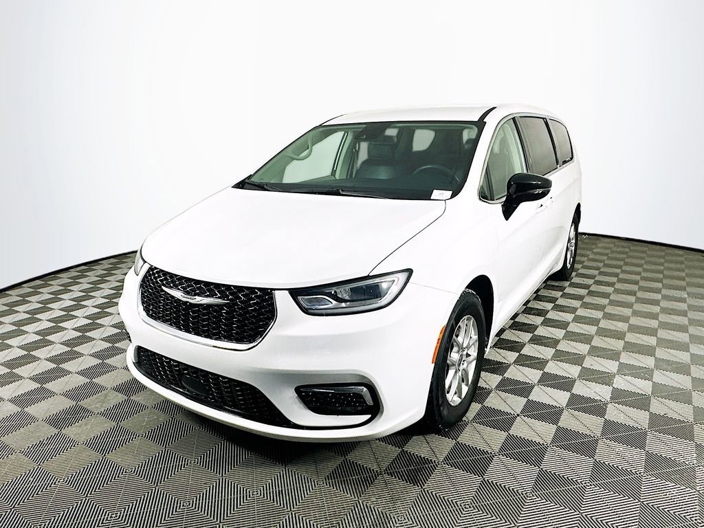 Certified 2024 Chrysler Pacifica Touring-L image 5