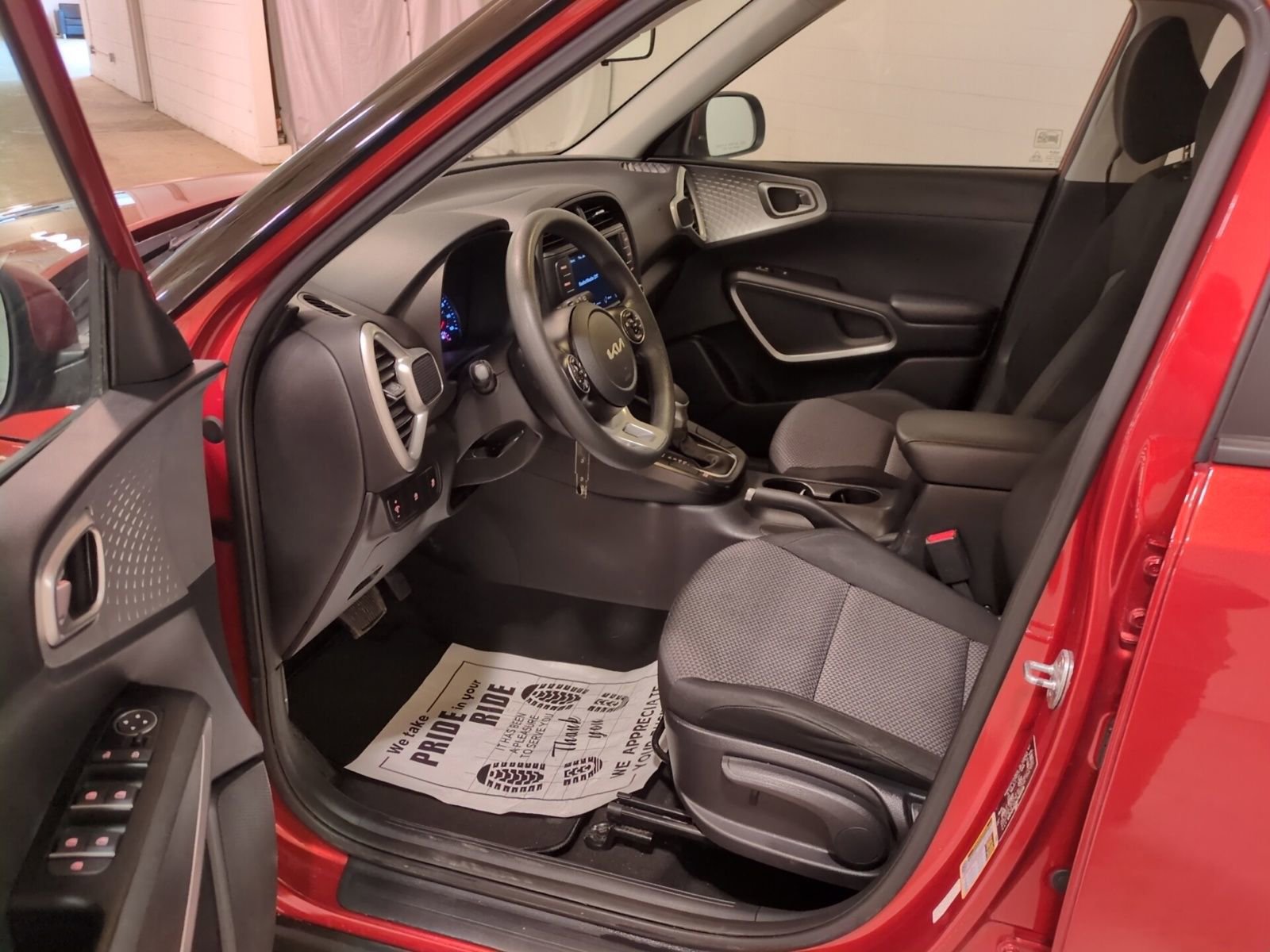 Used 2022 Kia Soul LX image 16