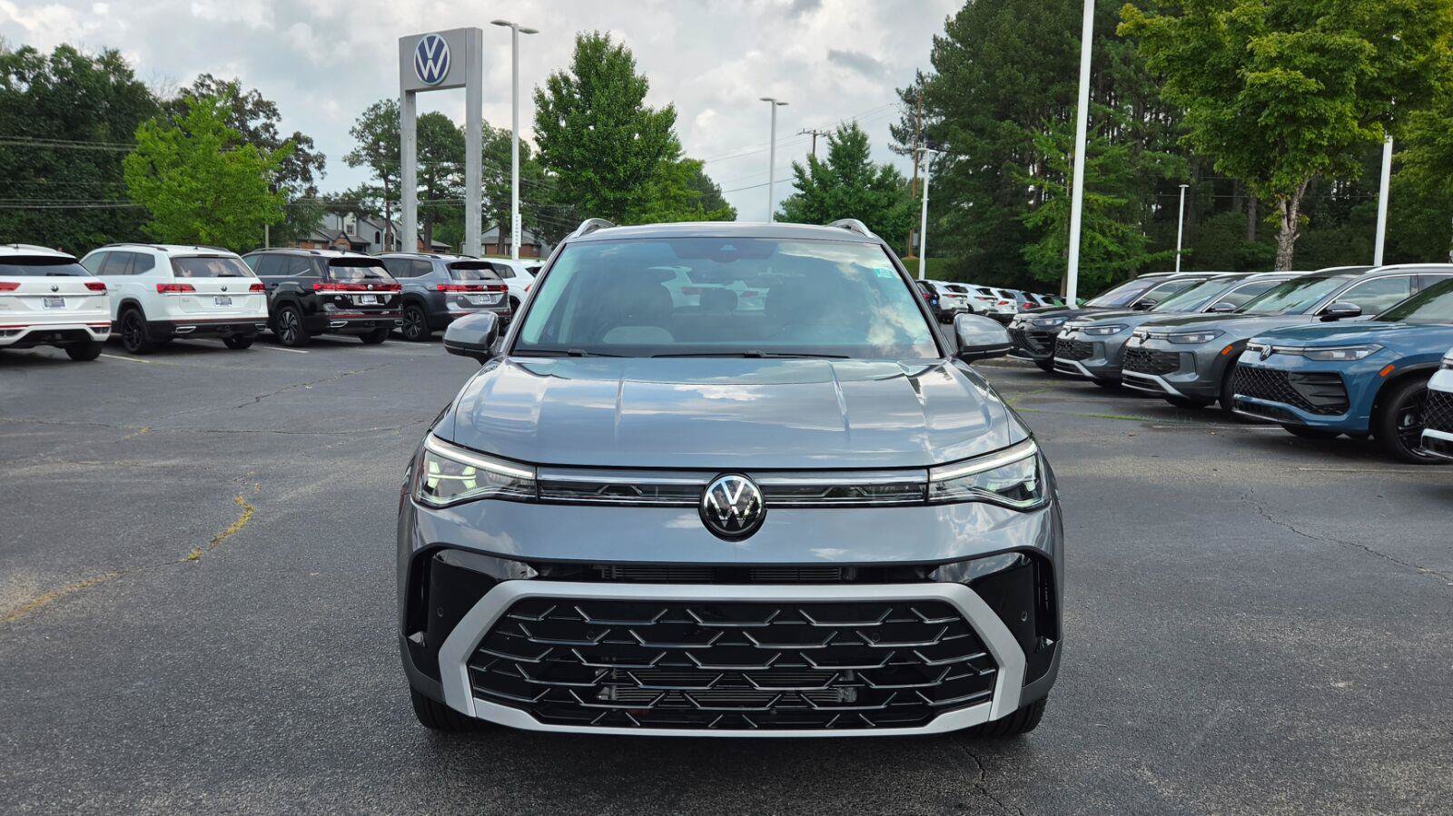 Certified 2025 Volkswagen Taos SEL AWD/4WD image 8
