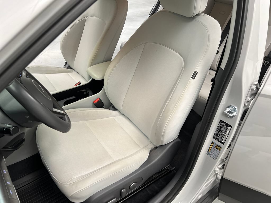 Used 2025 Hyundai Kona SEL FWD image 11