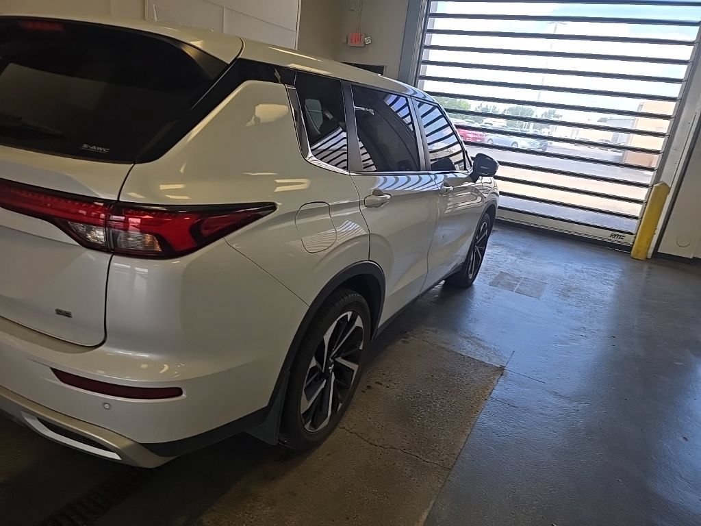 Used 2022 Mitsubishi Outlander SE AWD/4WD image 3
