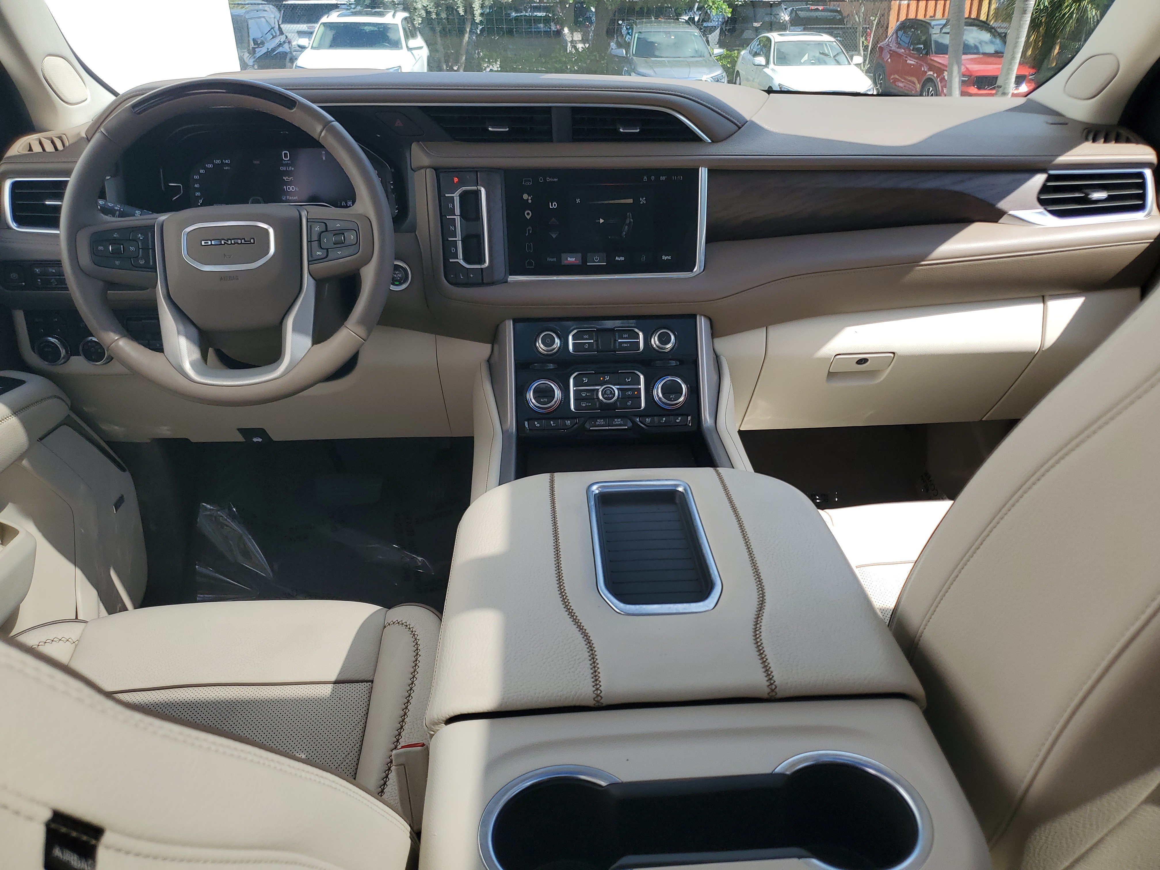 Used 2024 GMC Yukon XL Denali w/ Denali Reserve Package AWD/4WD image 17