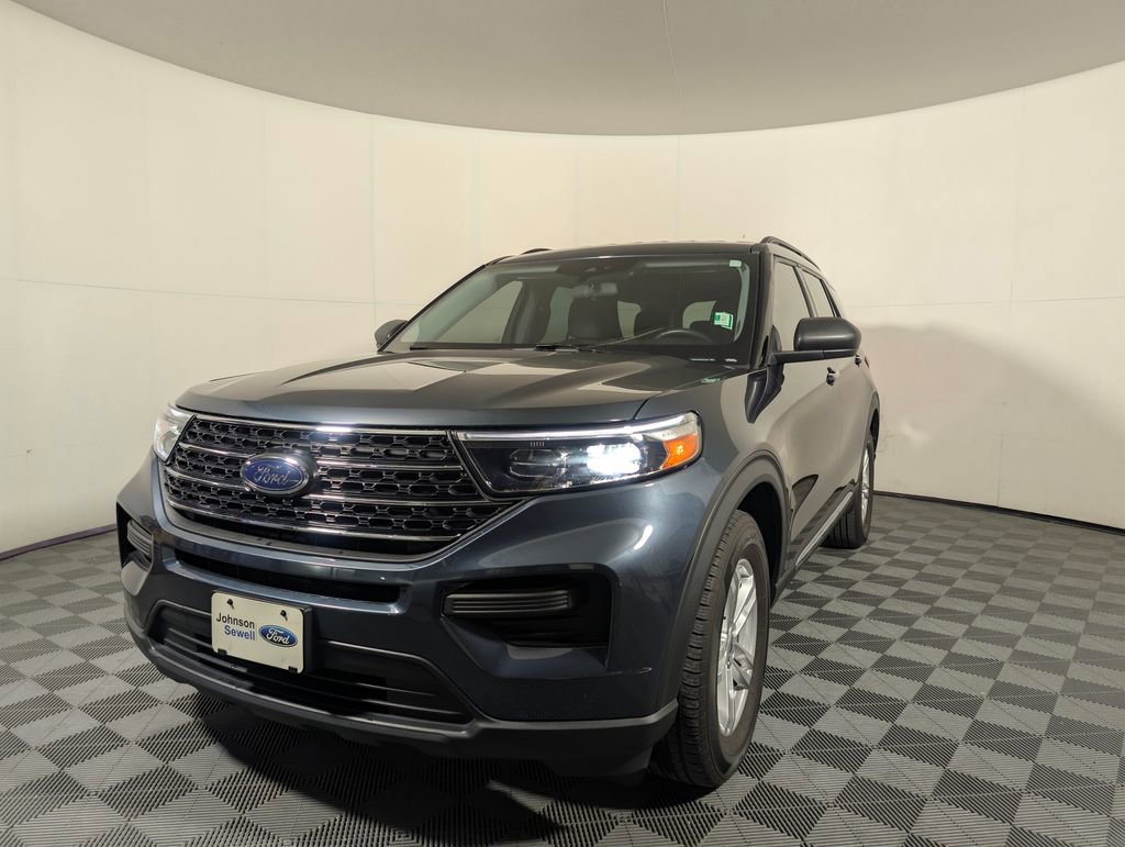 Certified 2022 Ford Explorer XLT image 3
